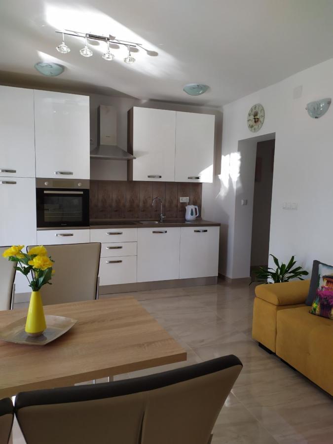 Apartmani Mira Нин Экстерьер фото