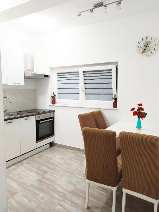 Apartmani Mira Нин Экстерьер фото