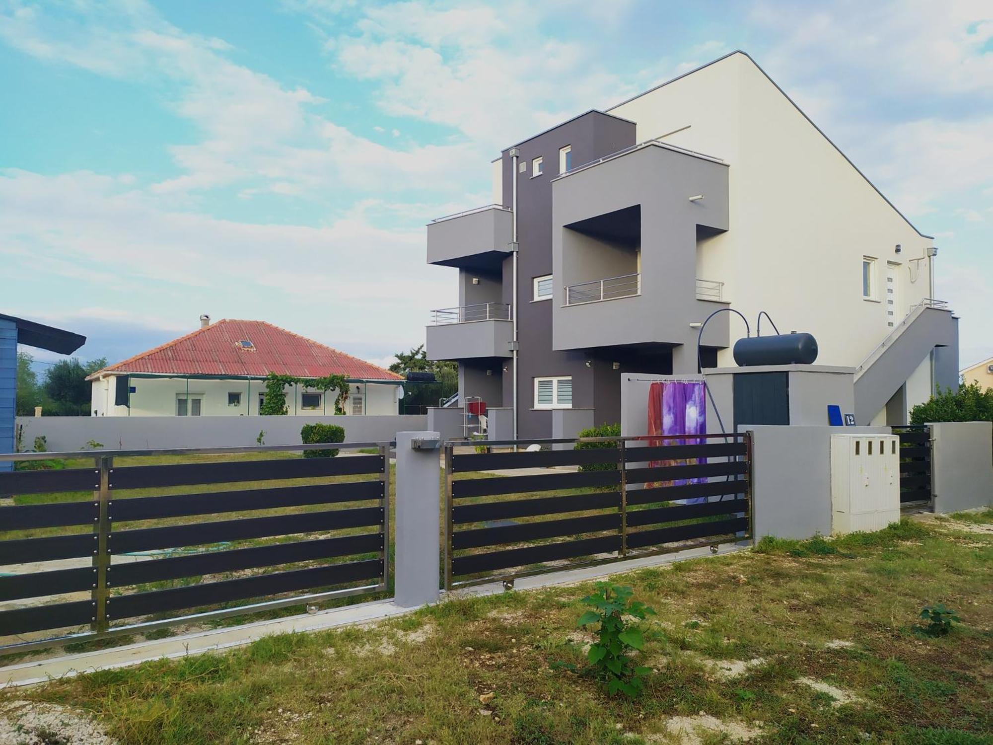 Apartmani Mira Нин Экстерьер фото