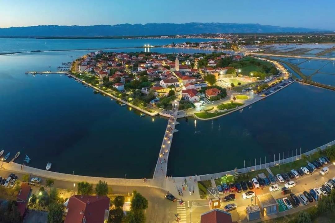 Apartmani Mira Нин Экстерьер фото